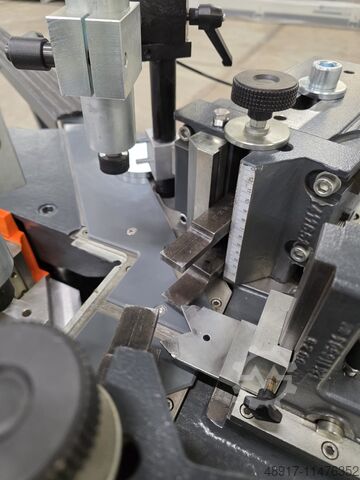 Corner crimping machine Elumatec EP 124