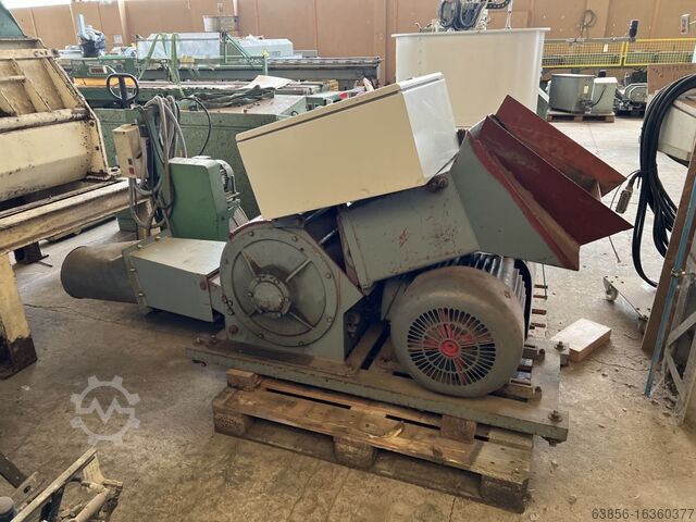 Chipper for green or dry wood BLOEMER - B1008