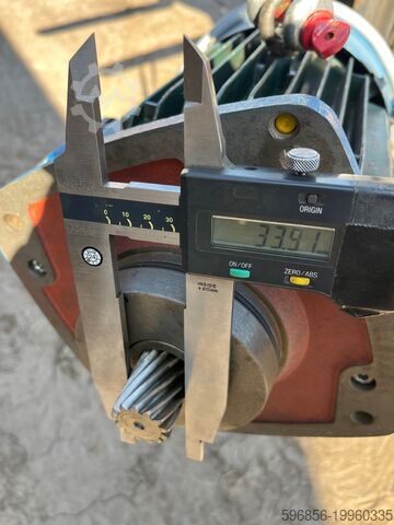 Motor met tandwielkast ABUS 9,6 kW, K-300 1-4 met rem van 90 Nm Silnik z przekładnią ABUS 9.6 KW, K-300 1-4 z hamulcem 90 Nm Silnik z przekładnią ABUS 9.6 KW, K-300 1-4 z hamulcem 90 Nm