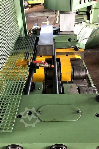 Máquina laminadora de roscas PEE-WEE P20 CNC