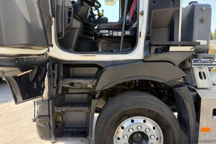 Haakarm vrachtwagen RENAULT C520 10x4 Moser