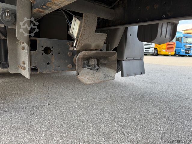 Brandalı platform kamyonu MAN TGX 26.480