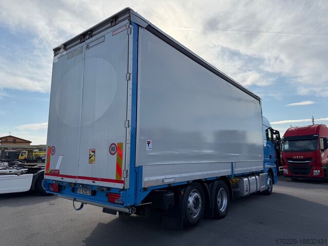 Brandalı platform kamyonu MAN TGX 26.480