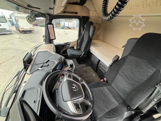 Standard tractor unit  Actros 1851 LS