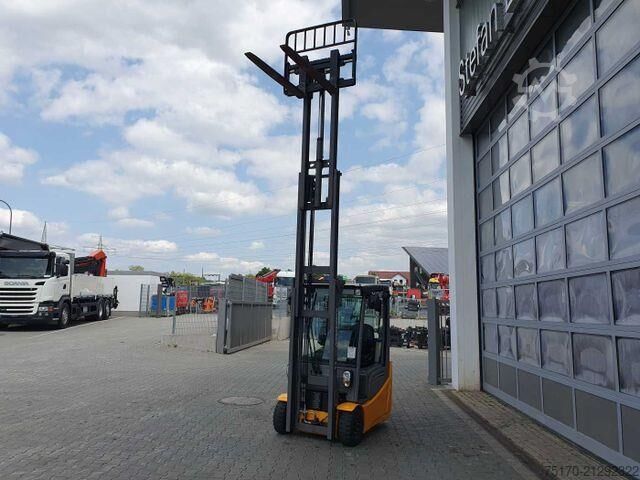 Heftruck Jungheinrich EFG 215 / Triplex: 4.25m! / SS / nur 1.368h!