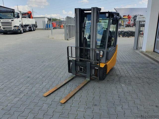 Heftruck Jungheinrich EFG 215 / Triplex: 4.25m! / SS / nur 2.184h!