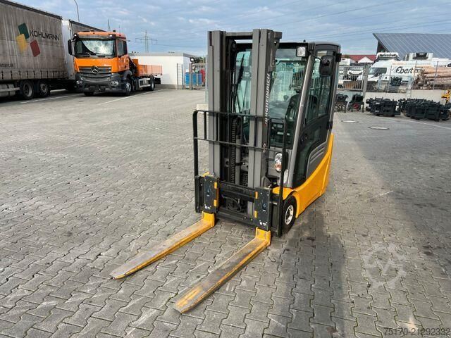 Heftruck Jungheinrich EFG 215 / Triplex: 4.25m! / SS / 4.029h