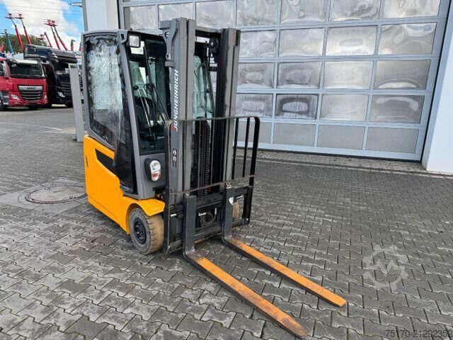 Heftruck Jungheinrich EFG 215 / Triplex: 4.25m! / SS / nur 3.092h!