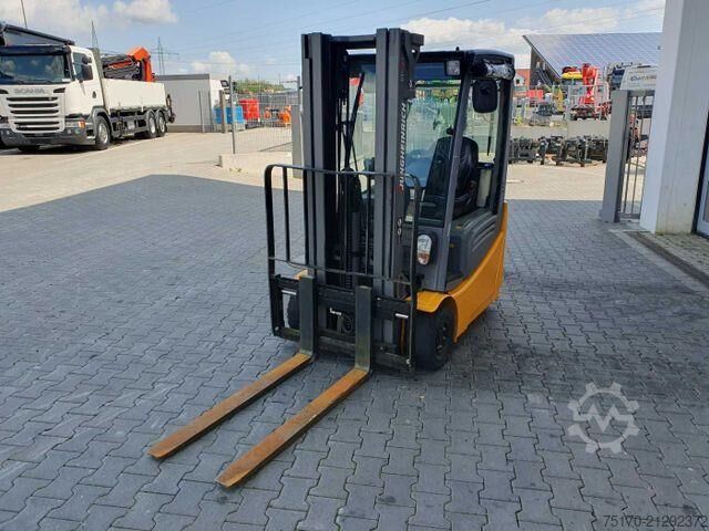 Gabelstapler Jungheinrich EFG 215 / Triplex: 4.25m! / SS / nur 3.488h!