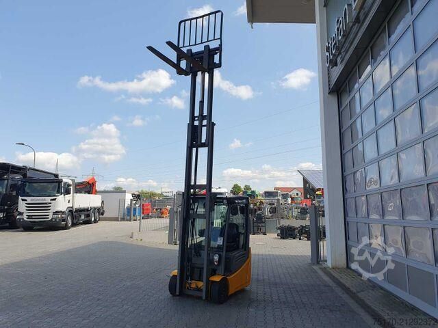 Gabelstapler Jungheinrich EFG 215 / Triplex: 4.25m! / SS / nur 3.488h!