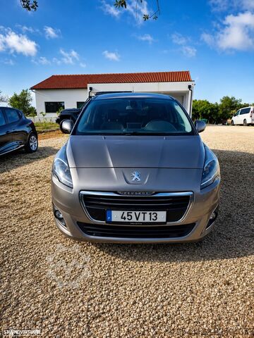 Vehículo de pasajeros Peugeot 5008