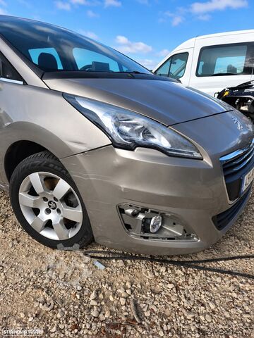 Vehículo de pasajeros Peugeot 5008