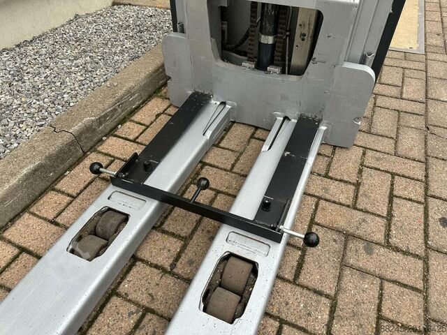 VS-22420 Electric triplex stacker Still EXVSF14, lifting height 4716 mm STILL EXVSF14