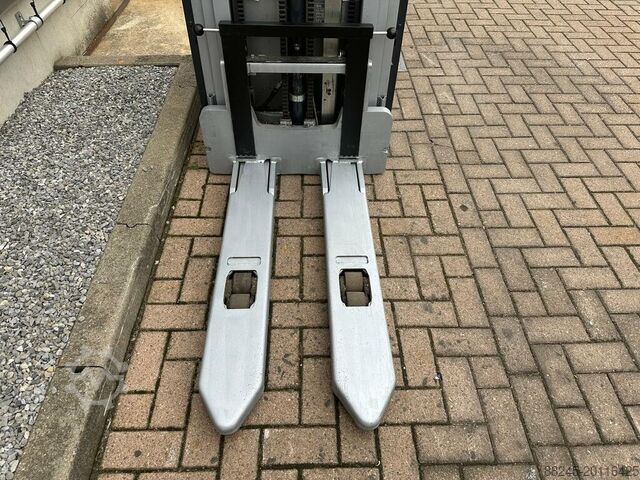 VS-22420 Electric triplex stacker Still EXVSF14, lifting height 4716 mm STILL EXVSF14