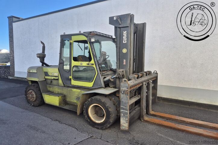 Chariot élévateur à fourche diesel Clark C80D