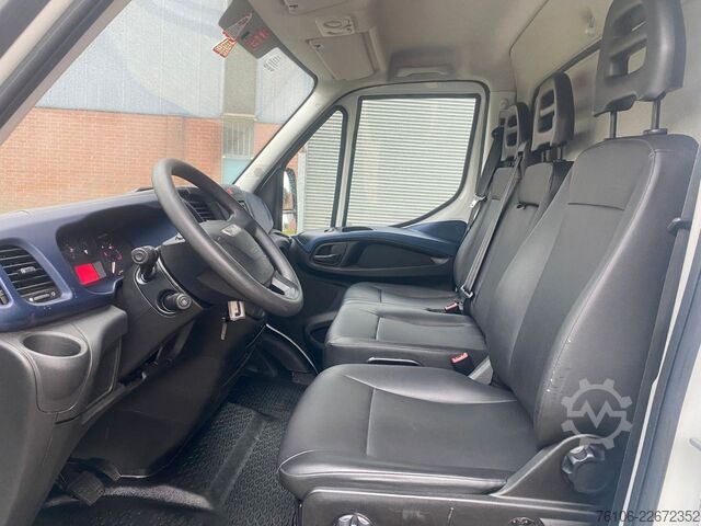 Transporter mit Koffer IVECO Daily 35C14 Hi-Matic Koffer mit Ladebordwand