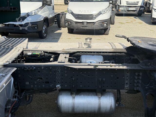 Standart çekici ünitesi Iveco STRALIS 480