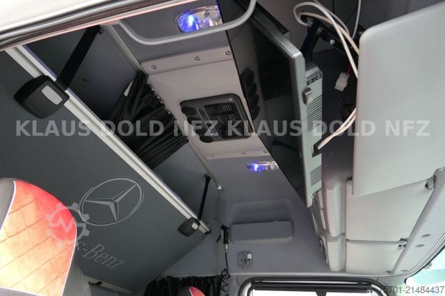 Biltransportlastbil MERCEDES-BENZ Atego geschloss. Autotransporter komplettzug