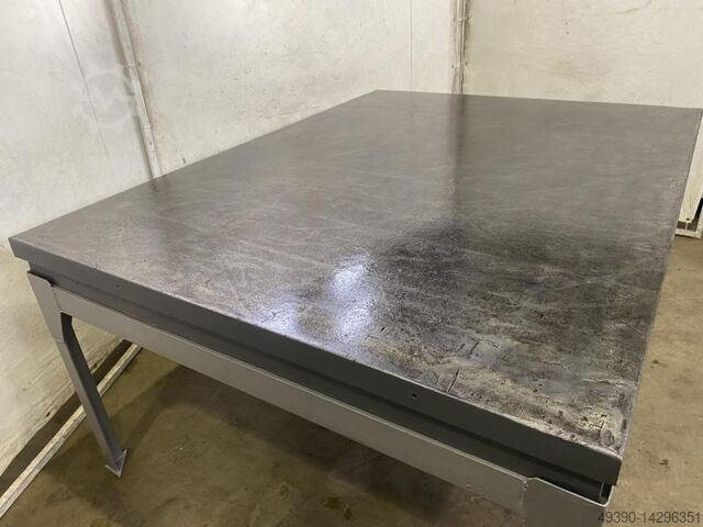 Richt- und Schweißplatte Stahlguß-Grauguß stark verrippt, Gußplatte, schwere Richtplatte, Arbeitstis  2000x1500