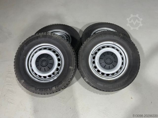 Minibus VOLKSWAGEN CRAFTER AUTOMATIK 8 SITZER STANDHEIZUNG KAMERA