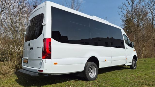 Miniautocarro MERCEDES-BENZ 519  Allrad 4 x 4 Lagerfahrzeug Stock 20 Sitzer