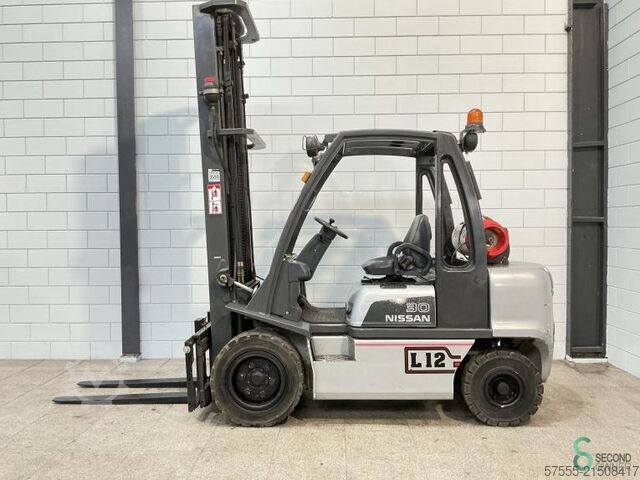 Heftruck Nissan UGD 02 A 30 PQ