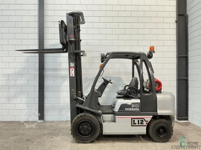 Heftruck Nissan UGD 02 A 30 PQ