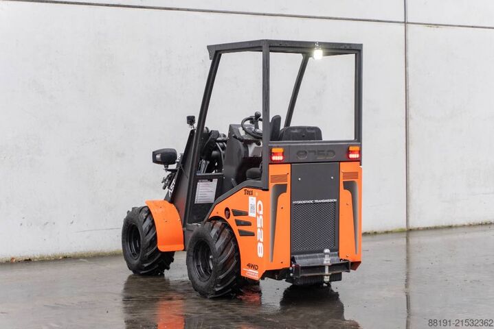 Mini-oplader Castloaders 825D
