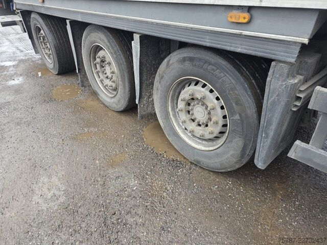 Hűtő félpótkocsi SCHMITZ CARGOBULL Tiefkühler, 3 Kammern, Lift, LBW, SCB*S3B