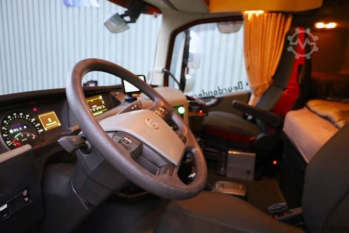 Arazi vinci Volvo FH12 With Cormach 135t/m Crane Volvo FH12 10x4 Wit