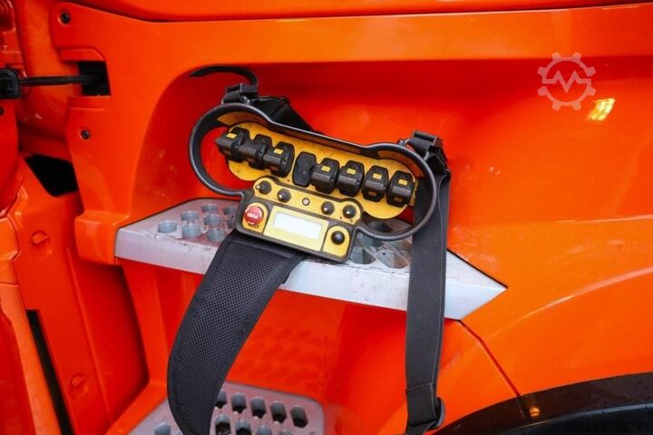 Macara pentru toate tipurile de terenuri Volvo FH12 With Cormach 135t/m Crane Volvo FH12 10x4 Wit