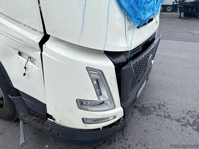 Trattore stradale standard VOLVO FH 500 4x2, Globetrotter XL Aero, UNFALL