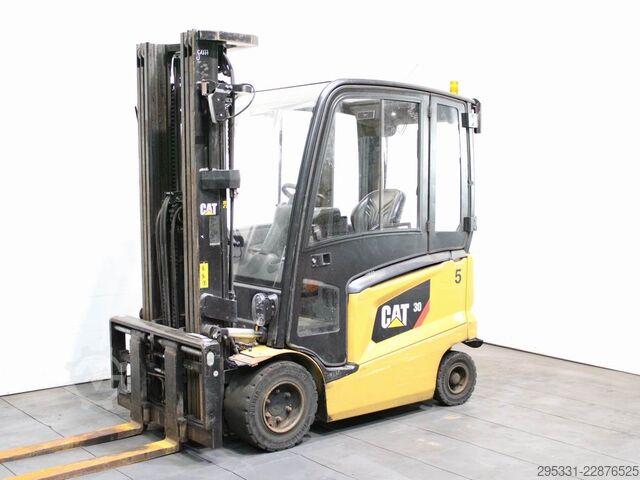 Carrello elevatore elettrico a 4 ruote Caterpillar EP 30 CN