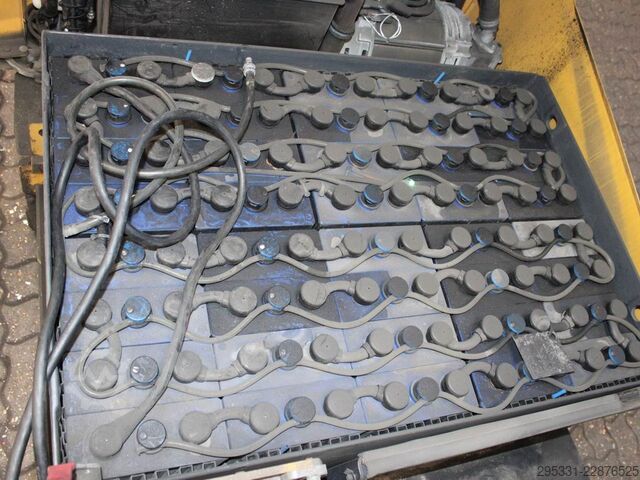 Carrello elevatore elettrico a 4 ruote Caterpillar EP 30 CN