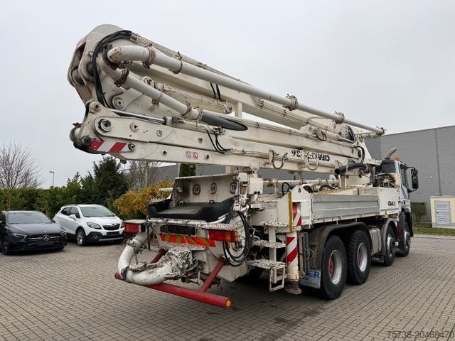 Beton pompası kamyonu IVECO EuroTrakker 410E42 Betonpumpe Cifa 36 Meter