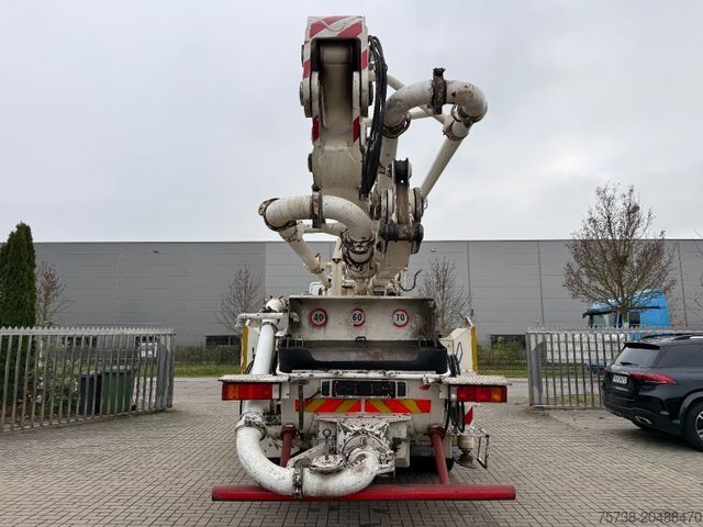Beton pompası kamyonu IVECO EuroTrakker 410E42 Betonpumpe Cifa 36 Meter
