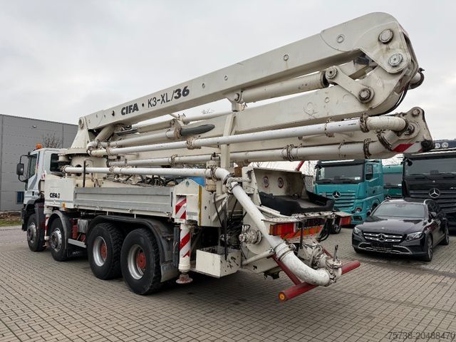 Beton pompası kamyonu IVECO EuroTrakker 410E42 Betonpumpe Cifa 36 Meter