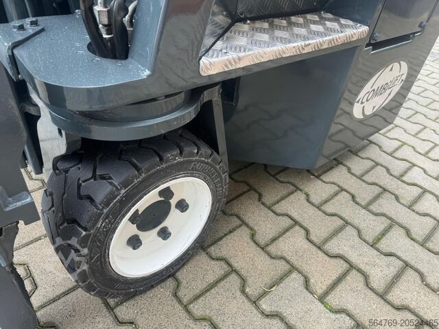 Empilhadeira de quatro direções Combilift CB3000// Diesel// Perfect / Only 5185 h
