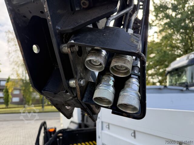 Camião de plataforma Volvo FL 210 Kran Hiab X-HiDuo 082