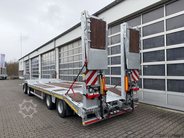 Remolque de plataforma baja Möslein T 4 VB H2  neuer 4 Achs Tieflader hydraulischen Rampen