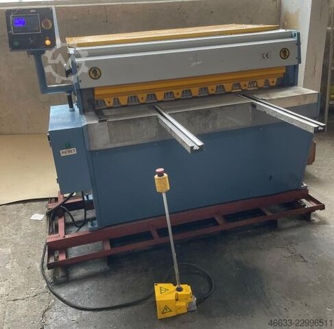 Cisaille à guillotine motorisée Bernardo MTH 1250 x 3