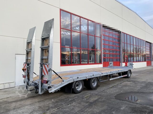 Alçak şasi römork Möslein T 3-8,20 P VB H1 Blatt  3 Achs Tieflader mit gerader Ladefläche 8,10 m, Neufahrzeug