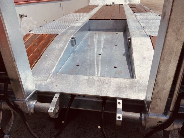 Alçak şasi römork Möslein T 4 VB F  4 Achs Tieflader- Anhänger, Neufahrzeug