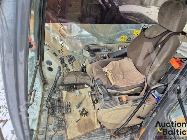 Rupsgraafmachine Case CX 210 B