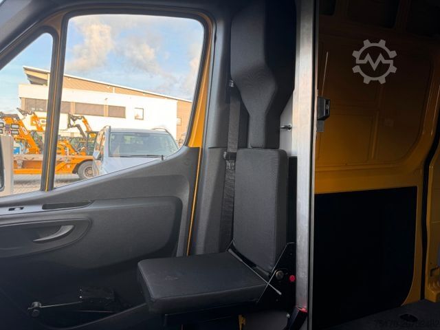Panel van MERCEDES-BENZ eSprinter 312 DHL Regal KEP-Ausbau