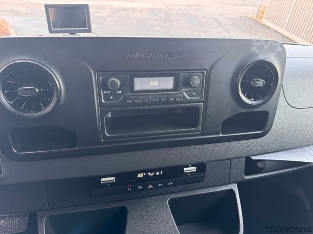 Panel van MERCEDES-BENZ eSprinter 312 DHL Regal KEP-Ausbau