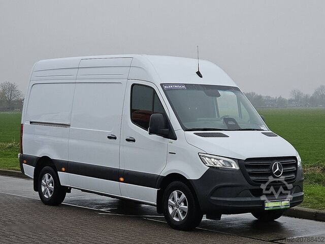 Bestelauto MERCEDES-BENZ ESPRINTER 320 L2H2 81 kWh LED