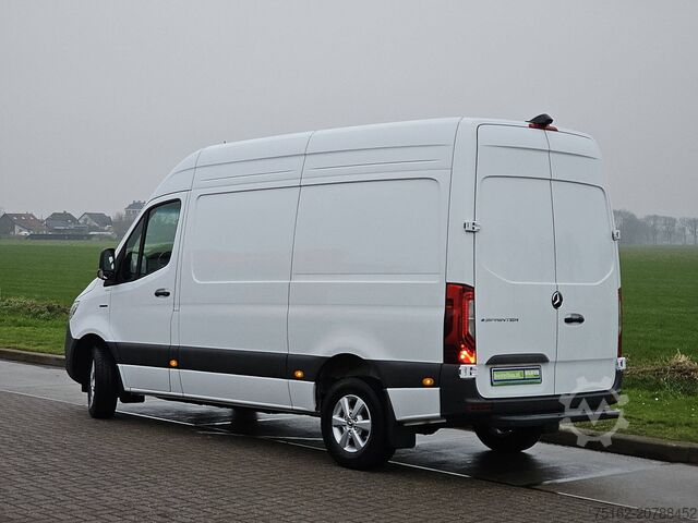 Bestelauto MERCEDES-BENZ ESPRINTER 320 L2H2 81 kWh LED
