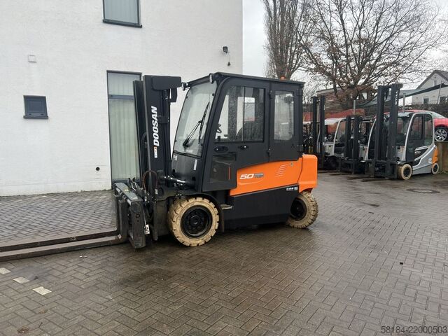 Elektrische vorkheftruck met 4 wielen Doosan B50XC-7