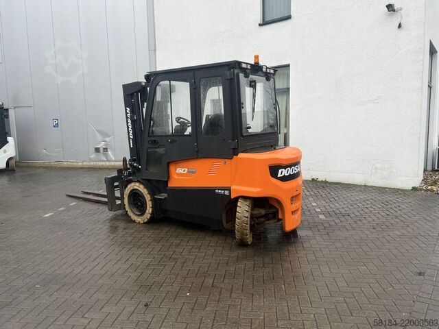 Elektrische vorkheftruck met 4 wielen Doosan B50XC-7